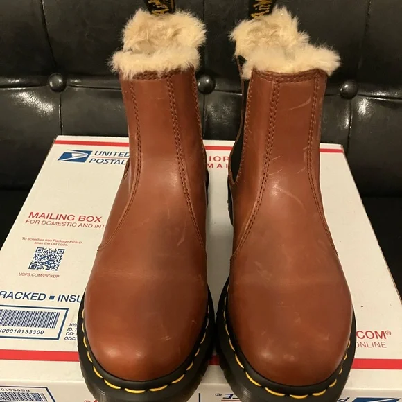 Dr. Martens Leonore Brown - Picture 2 of 8